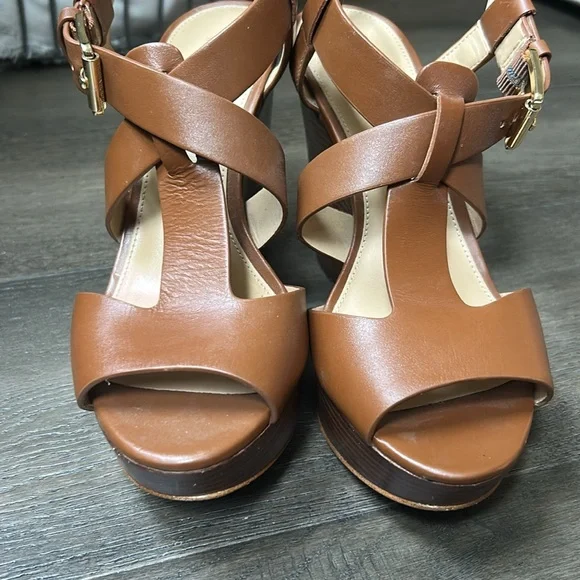 EUC Michael Kors brown leather wedges size 7 - Picture 7 of 8